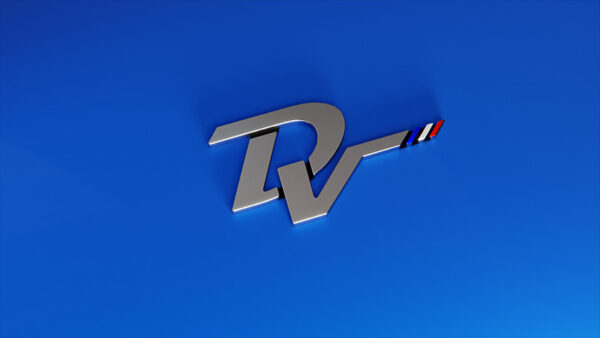 Zoom logo DV sur carrosserie bleue