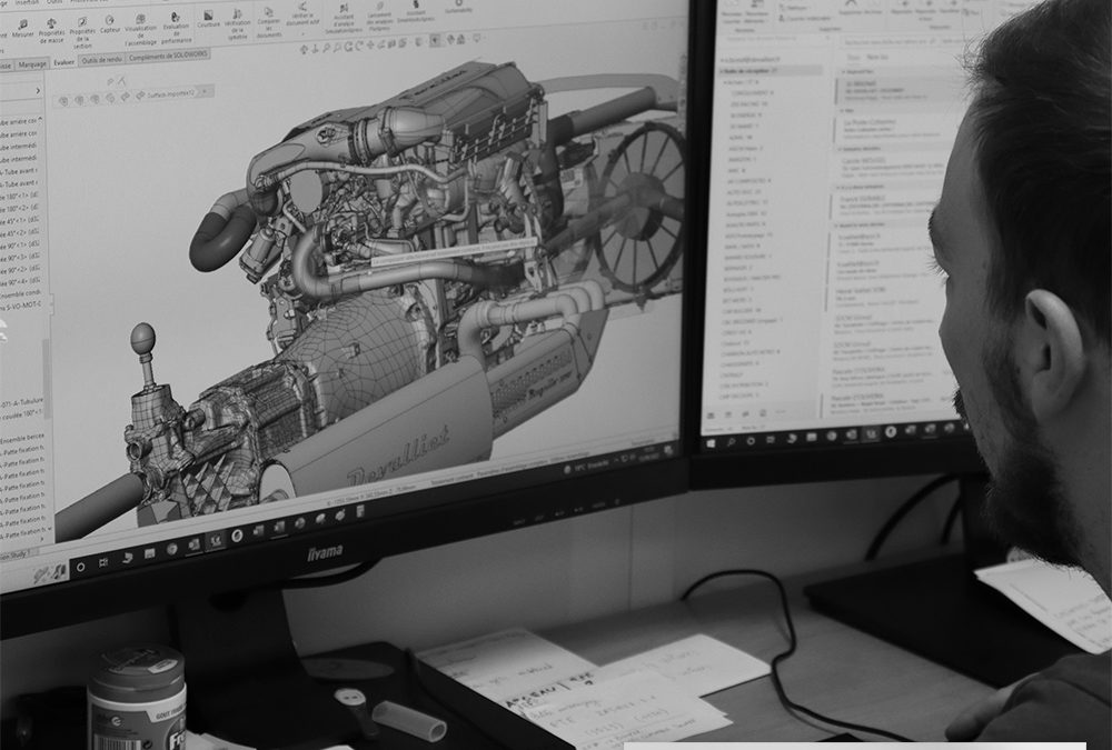 Image d'un collaborateur Devalliet travaillant sur le moteur du modèle Mugello 375F sur SolidwWorks